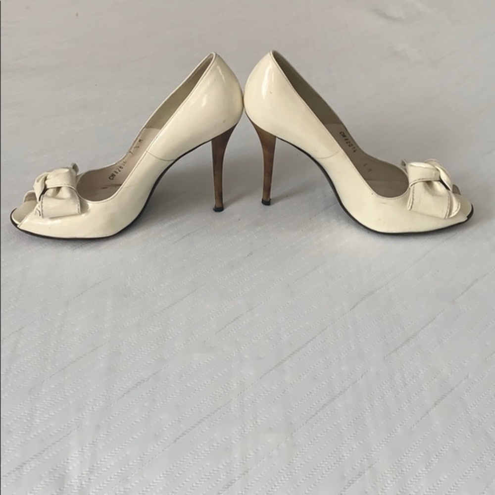 Stuart Weitzman heels with bows - Picture 7 of 8